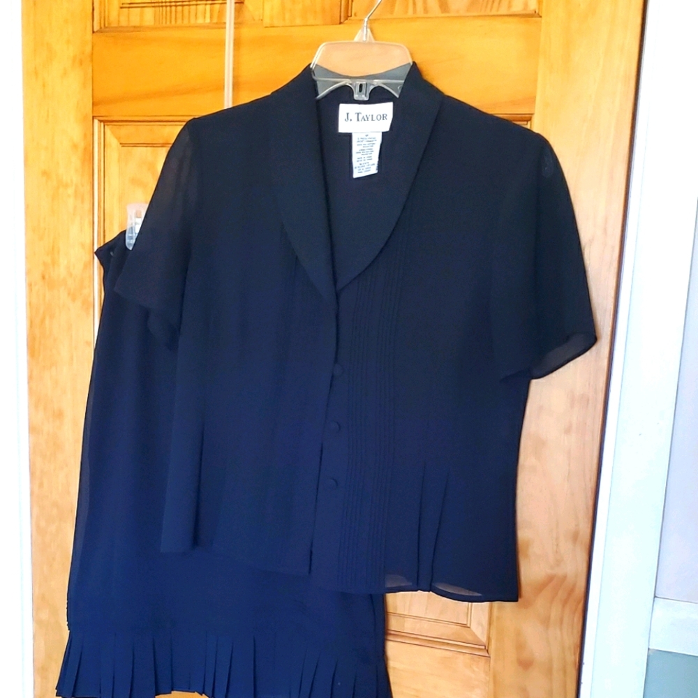 Lovely vintage 2 piece dress